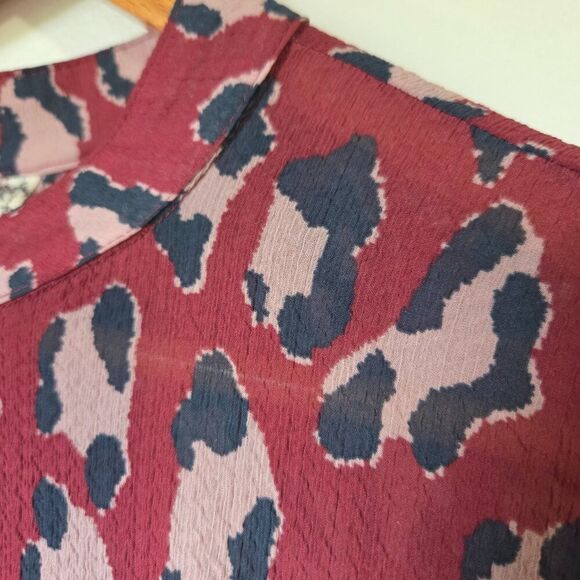 EUC INTIMATELY FREE PEOPLE PRINTED OVERSIZE PLEATED BACK TOP SIZE SMALL - Picture 8 of 16